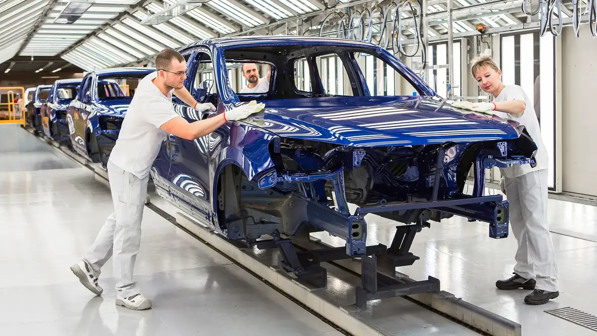 volkswagen touareg production 2025 01