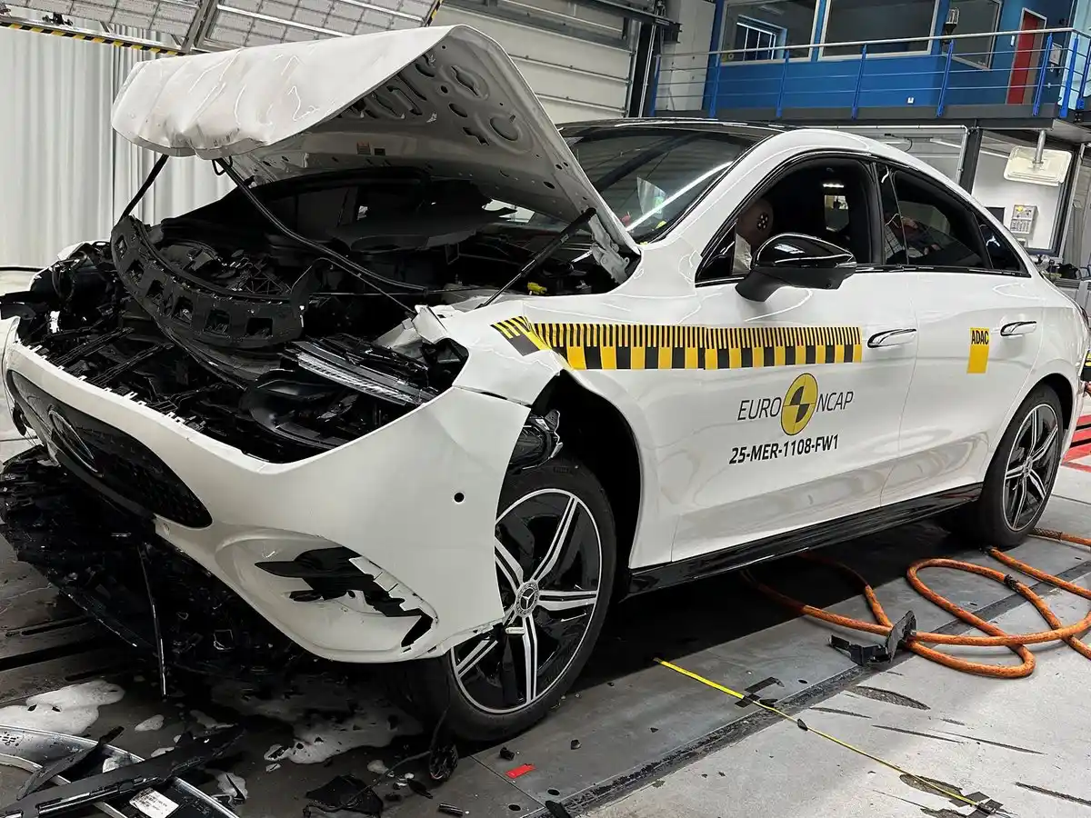 mercedes benz cla 002