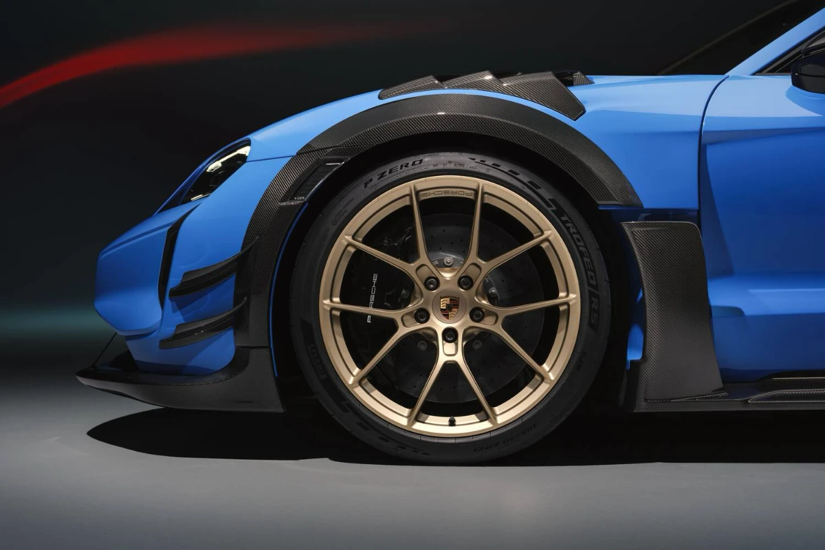 porsche taycan 009